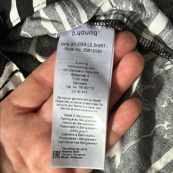 b. young Black and White Boxy Graphic Long Sleeve Blouse - Picture 11 of 16